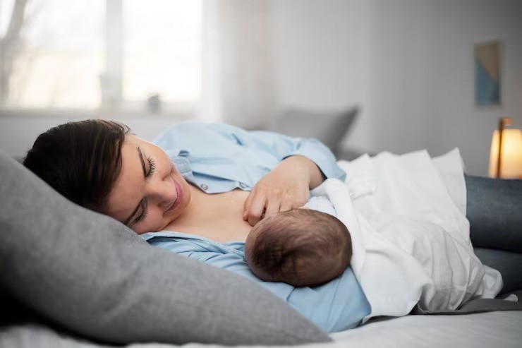 kebutuhan air bayi, bayi boleh minum air, air putih untuk balita, panduan minum air anak, kebutuhan cairan anak, bayi 6 bulan minum air, bayi 0-6 bulan air, bayi minum berapa ml air.
